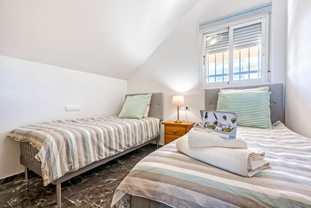 פואנגירולה Carvajal Luxury Apartments - Free Parking חדר תמונה